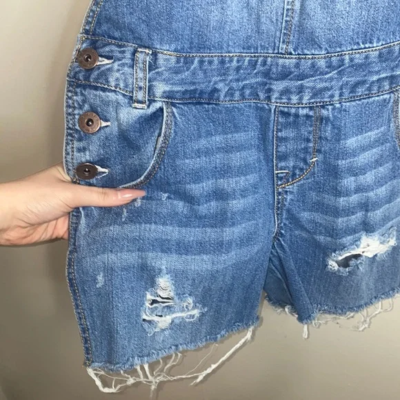 🎱Adorable Distressed Jean Overalls! - Picture 3 of 11